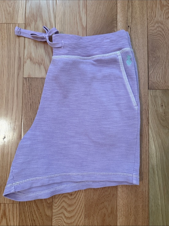 Tommy Bahama Pants - 💕 EUC Tommy Bahama Lilac Knit Shorts with Pineapple Pocket Detail